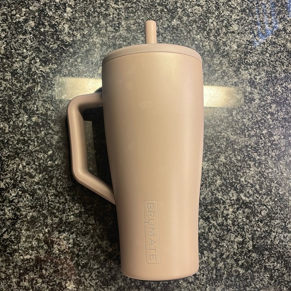 Brumate era 30oz not brand new I have washed it but never used mocha